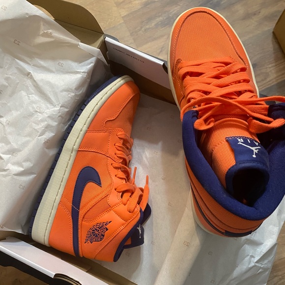 Air Jordan 1 Mid Orange/Navy Size 10.5 Shoes CD7240-804 with Box - Picture 1 of 10